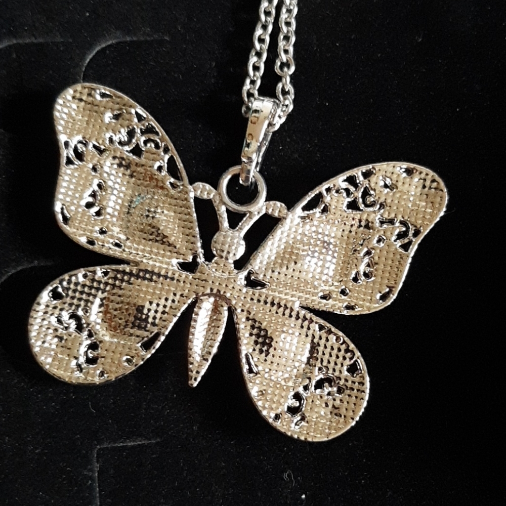 Butterfly necklace NWOT - Picture 9 of 12